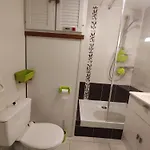 3 Pieces Pour 4 Avec Piscine, Terrasse Et Parking Prive A 400m De La A - Fr-1-776-21 Apartmán *